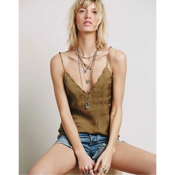 FREE PEOPLE SATIN SCALLOP TOP - Picture 2 of 9